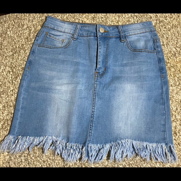Jean skirt off of Amazon! Super comfortable. - Picture 1 of 3
